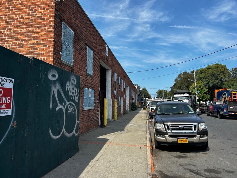 Ideal Parking Lot & Industrial Buildings portfolio of 4 properties for sale on LoopNet.com - Building Photo - Image 2 of 7