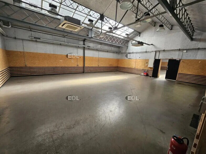 Flex in Ivry-sur-Seine for lease - Interior Photo - Image 2 of 11