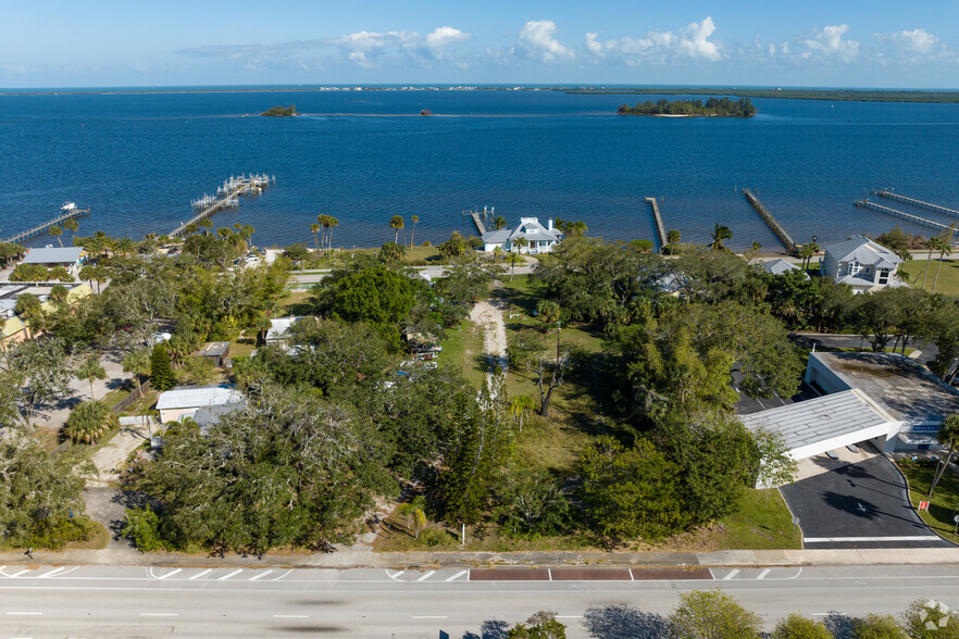 1026 Indian River Dr, Sebastian, FL for sale - Building Photo - Image 1 of 1