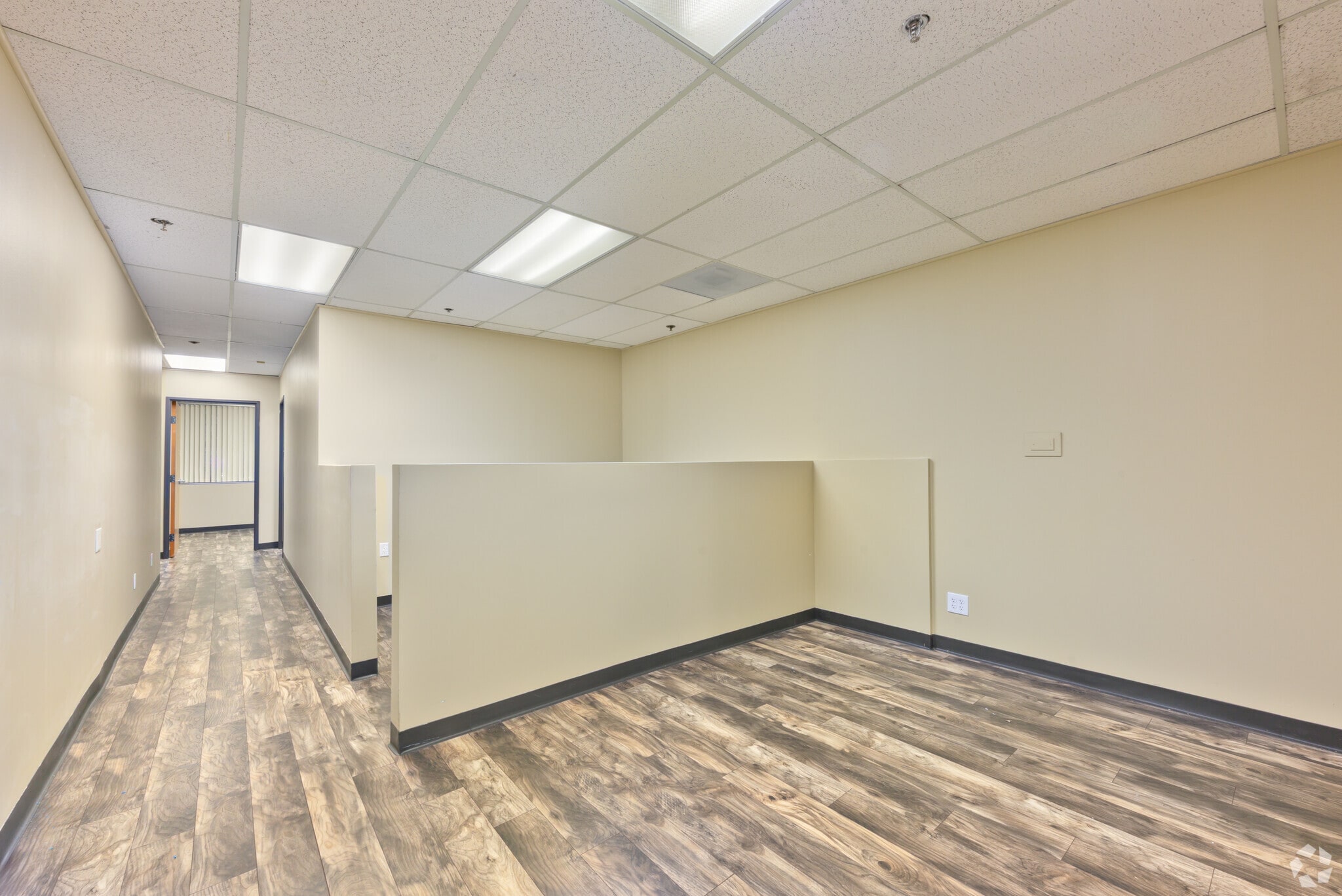 225 W Hospitality Ln, San Bernardino, CA for lease Interior Photo- Image 1 of 4