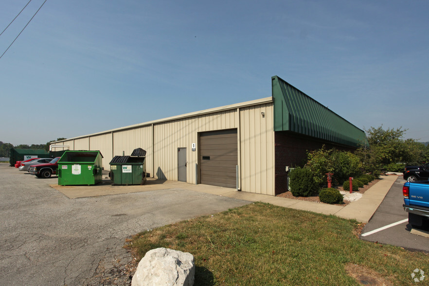 1000 Bell Ln, New Albany, IN for lease - Building Photo - Image 2 of 9