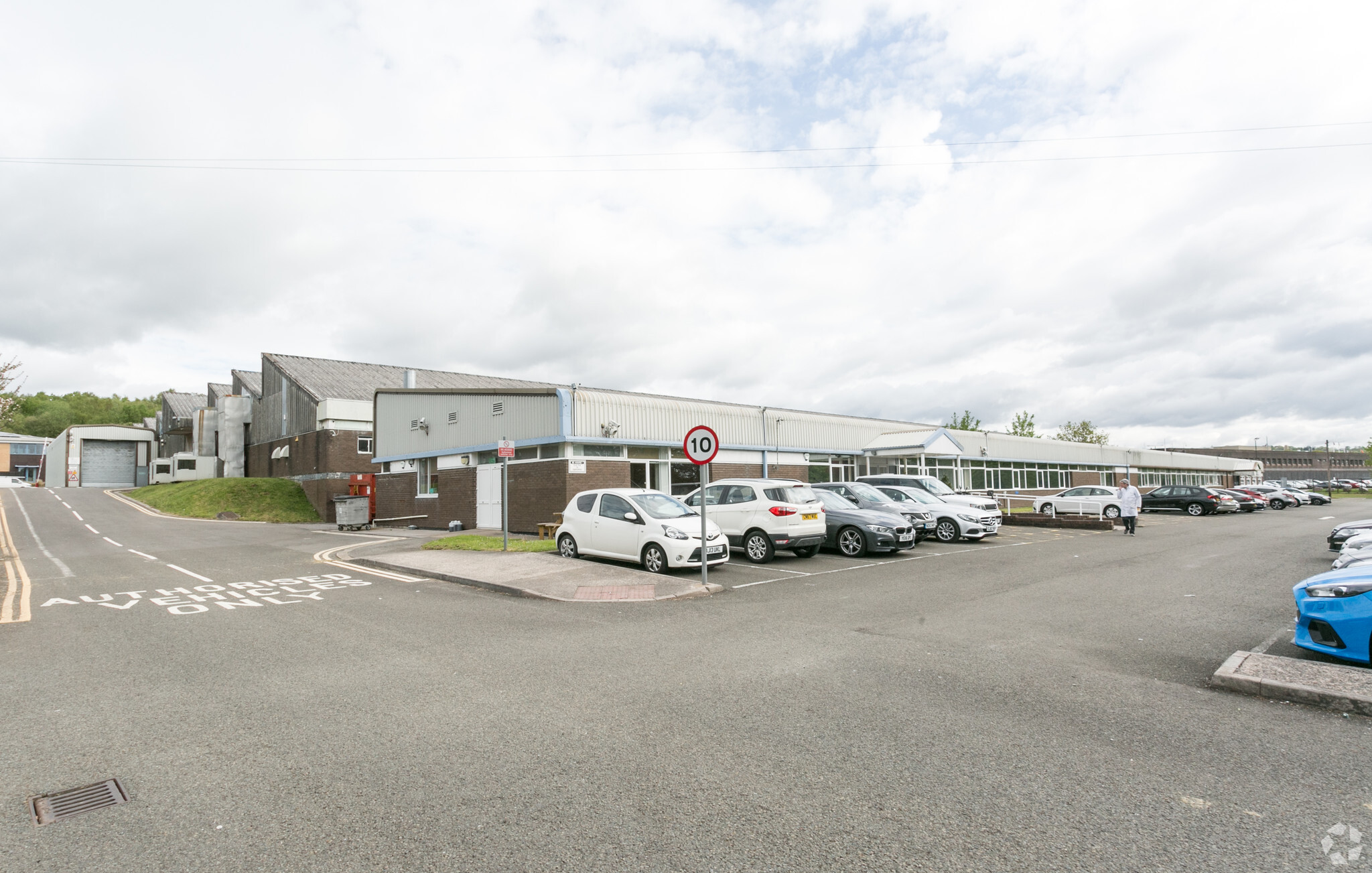 Sterling Dr, Llantrisant for lease Primary Photo- Image 1 of 4