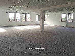 Office in Vénissieux for lease Interior Photo- Image 2 of 5