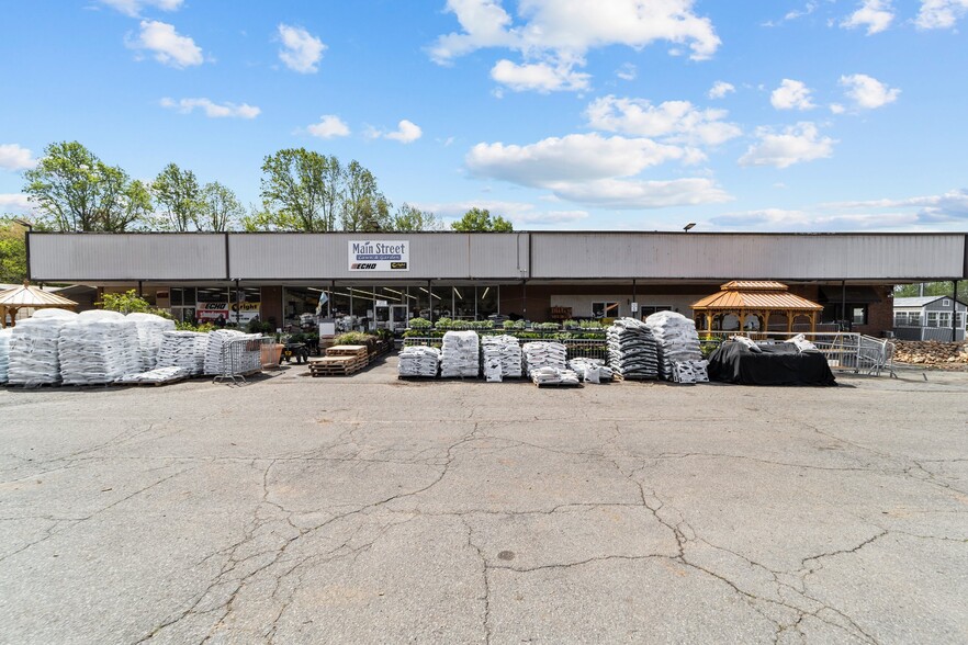 110 E Wall St, Rural Hall, NC for sale - Building Photo - Image 2 of 31