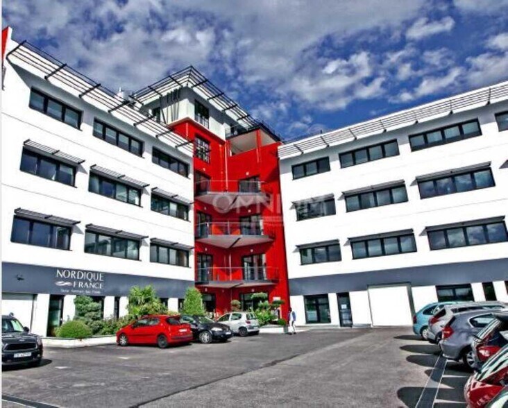 Office in Saint-Priest for lease - Building Photo - Image 1 of 10