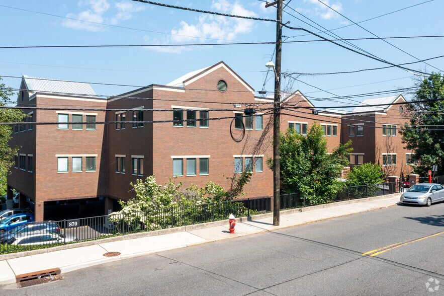 870 Palisade Ave, Teaneck, NJ for sale - Building Photo - Image 1 of 1