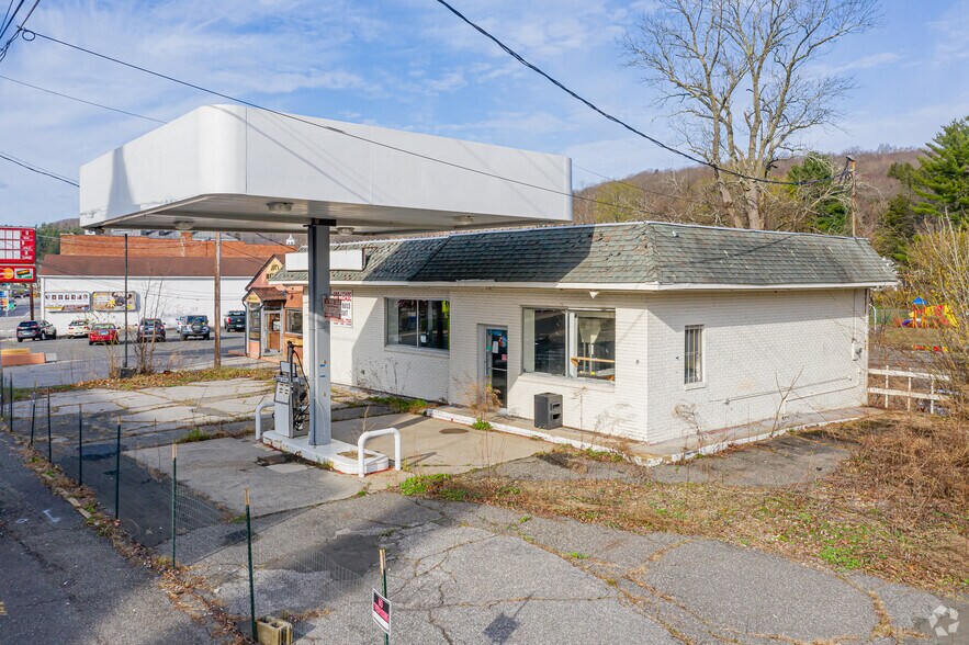 9 N Main St, Thomaston, CT for sale - Primary Photo - Image 1 of 1