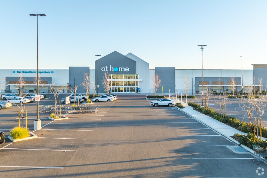 8320 Delta Shores Cir S, Sacramento, CA for sale - Building Photo - Image 3 of 12