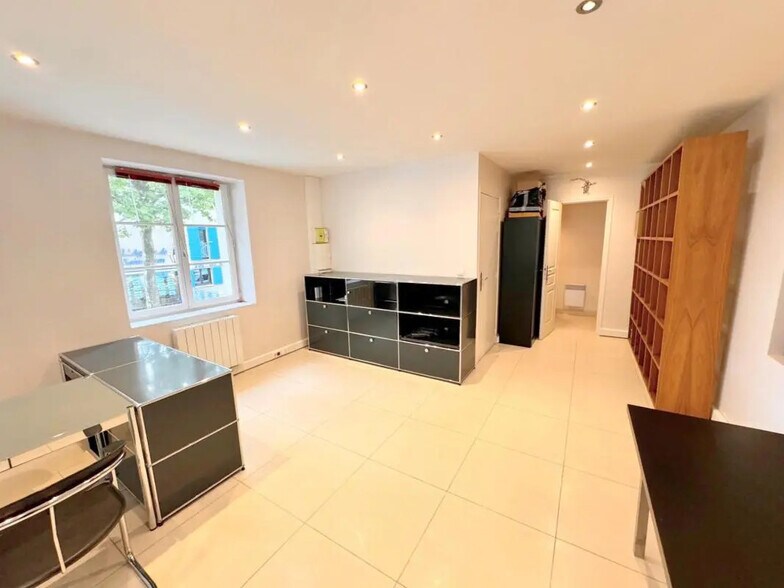 Office in Saint-Nom-la-Bretèche for lease - Interior Photo - Image 2 of 8