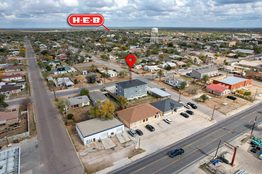 1200 W Houston St, Carrizo Springs, TX for sale - Building Photo - Image 2 of 19