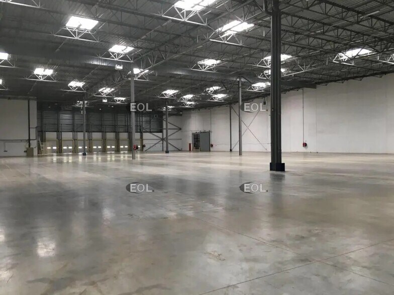 21 Rue De Passée À Balance, Ormes for lease - Interior Photo - Image 2 of 5