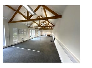 Abbey Barn Ln, High Wycombe for lease Interior Photo- Image 2 of 3