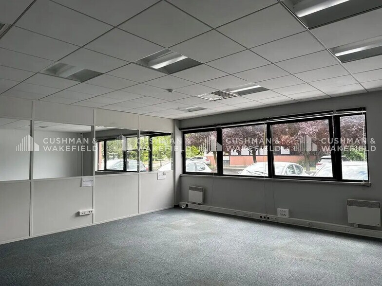 Office in Oberhausbergen for lease - Interior Photo - Image 2 of 10