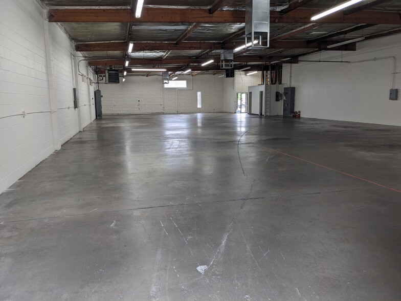 12621-12627 Foothill Blvd, Sylmar, CA for lease - Interior Photo - Image 3 of 4