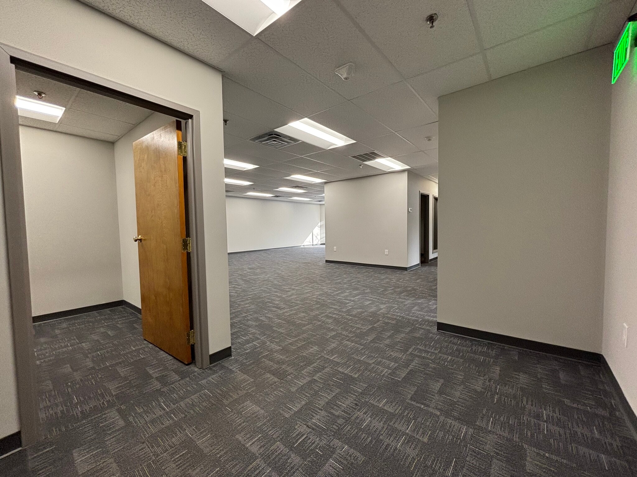 2 Commerce Dr, Bedford, NH for lease Building Photo- Image 1 of 8