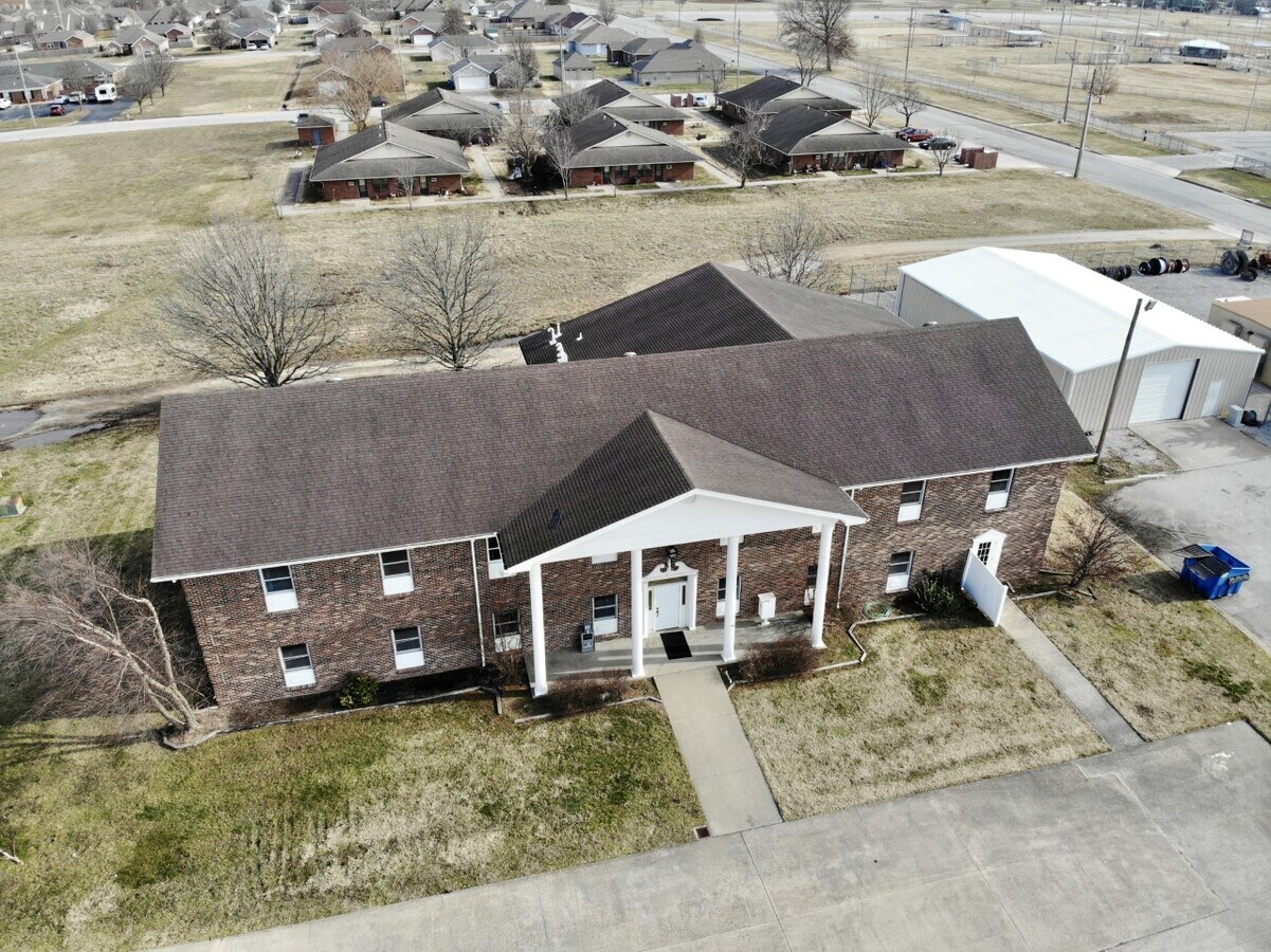 2530 S Grand Ave, Carthage, MO 64836