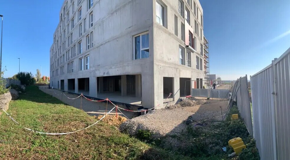 Retail in Saint-Apollinaire for sale - Construction Photo - Image 1 of 9