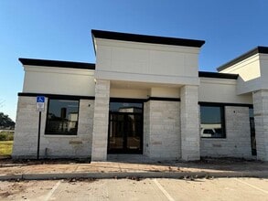5501 Cabrera Dr, Sugar Land, TX for lease Building Photo- Image 1 of 8
