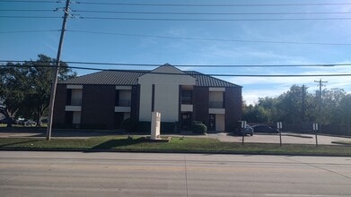 1228 N Logan St, Texas City, TX for lease Interior Photo- Image 2 of 18