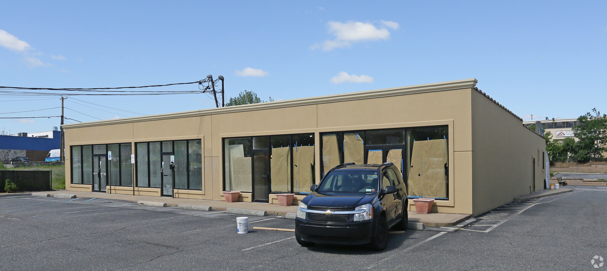 346-352 Wheeler Rd, Hauppauge, NY for lease Primary Photo- Image 1 of 8