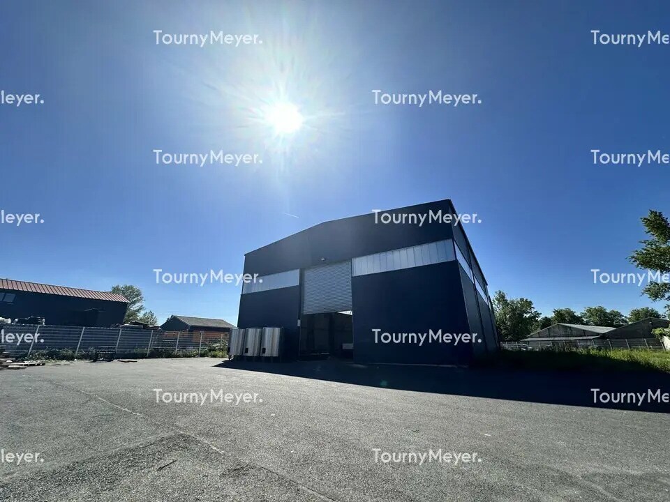 Flex in Ambès for sale Building Photo- Image 1 of 8