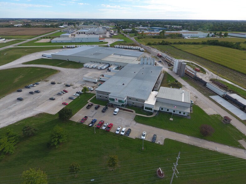 1516 E Mapleleaf Dr, Mount Pleasant, IA for sale - Primary Photo - Image 1 of 1