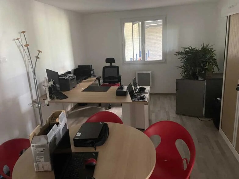 Flex in Beauvais for lease - Building Photo - Image 3 of 7