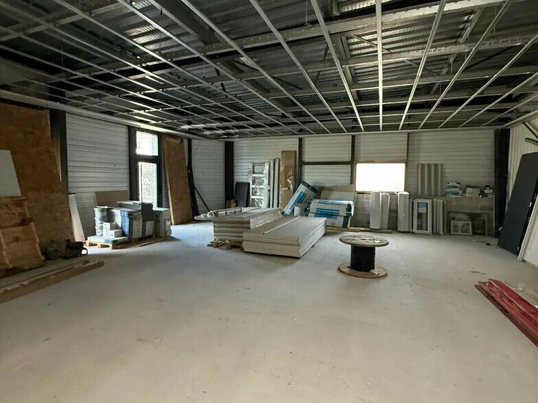 Flex in Brive-la-Gaillarde for lease - Interior Photo - Image 1 of 4