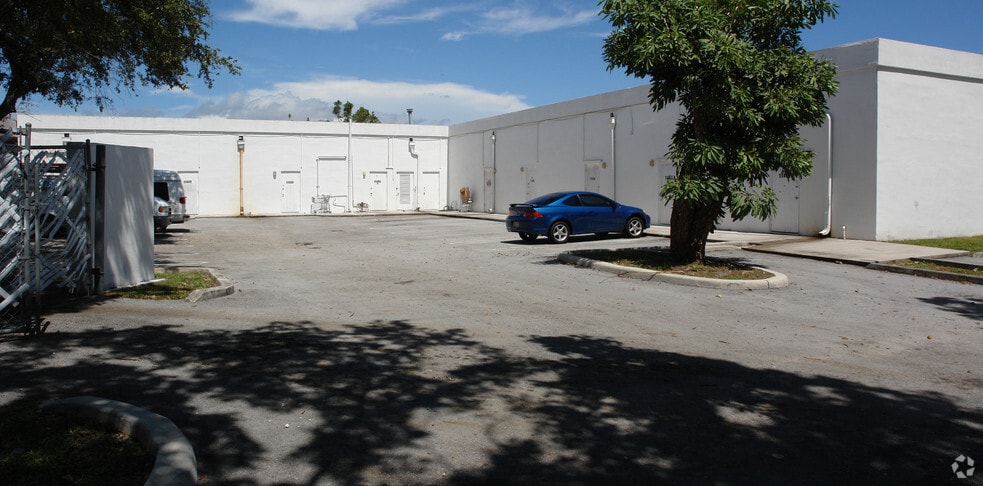 11400-11430 W Sample Rd, Coral Springs, FL for lease - Building Photo - Image 3 of 7