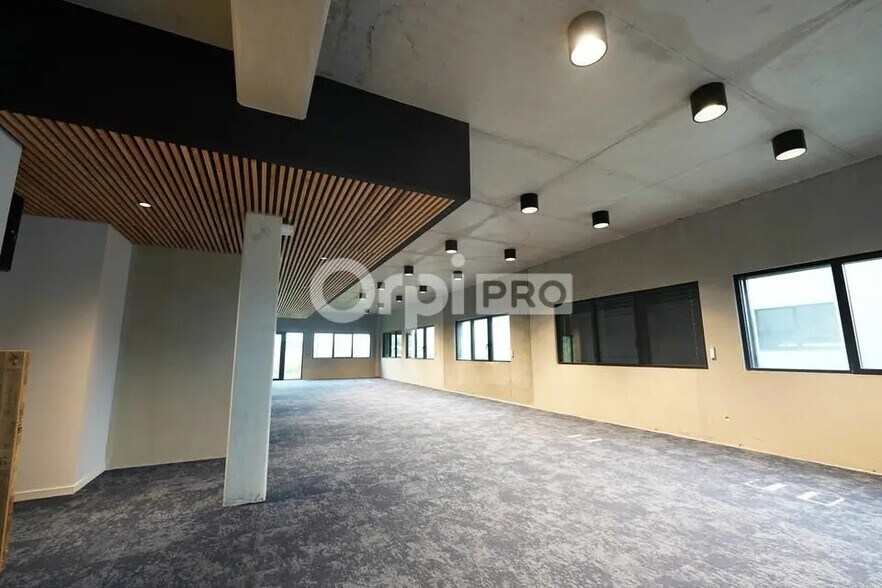 Office in Rillieux-la-Pape for lease - Interior Photo - Image 2 of 12