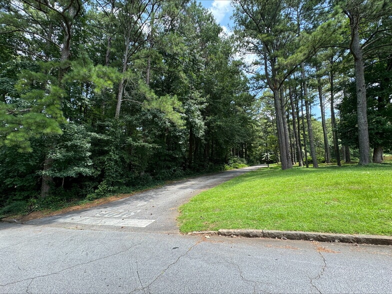 1267 Balsam Dr, Decatur, GA for sale - Building Photo - Image 2 of 5