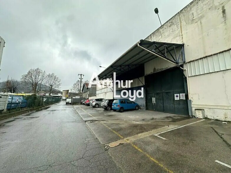 Flex in La Trinité for lease - Building Photo - Image 2 of 2