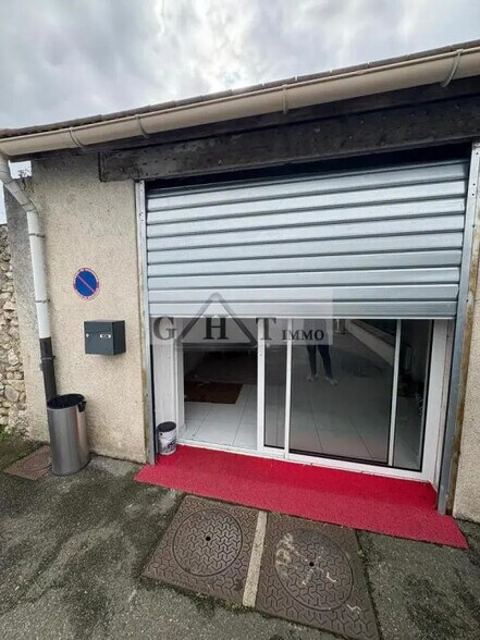 Office in Melun for lease - Building Photo - Image 1 of 4