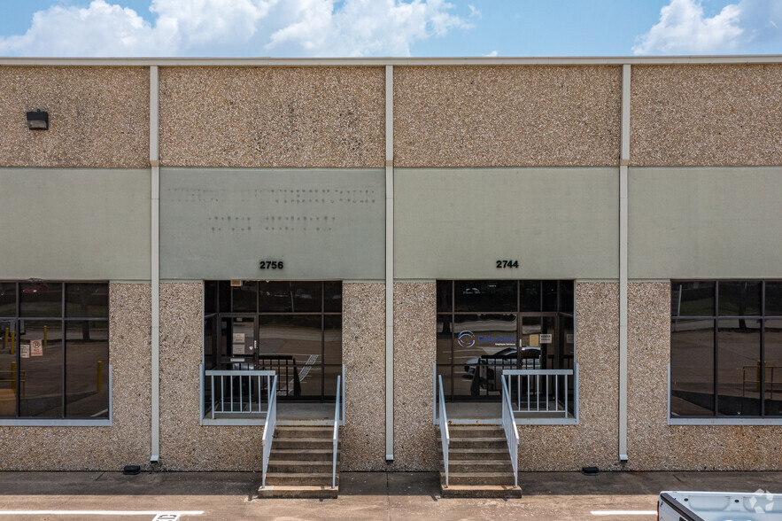 2740-2760 Regency Dr, Grand Prairie, TX for lease - Building Photo - Image 3 of 5