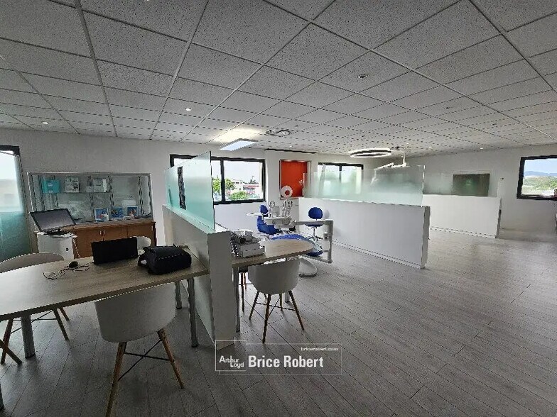 Flex in Limonest for lease - Interior Photo - Image 3 of 8