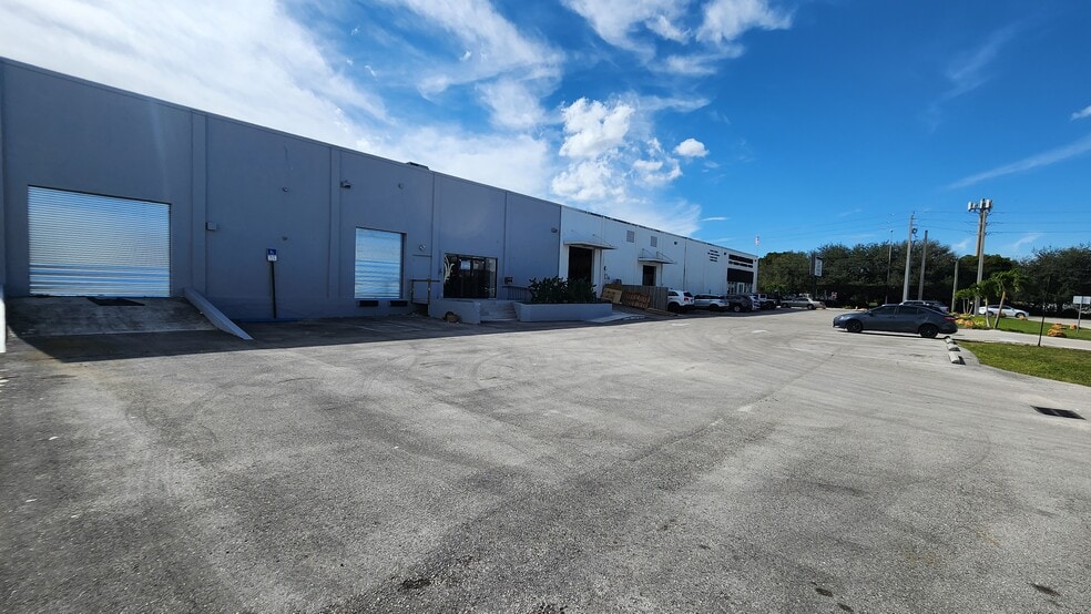 7890 NW 34th St, Miami, FL for lease - Building Photo - Image 2 of 20