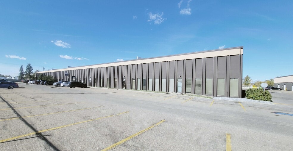 11448-11464 149 St NW, Edmonton, AB for lease - Building Photo - Image 2 of 7