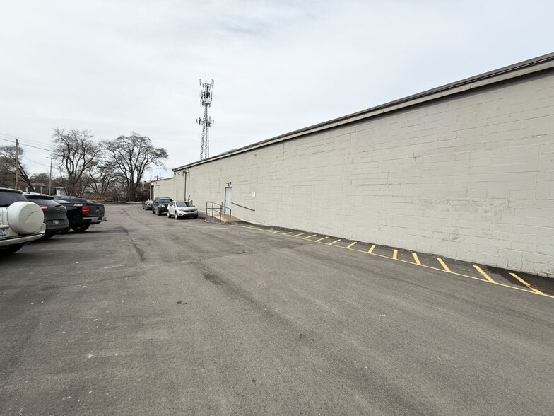 2139 Kalamazoo Ave SE, Grand Rapids, MI for lease - Building Photo - Image 3 of 12