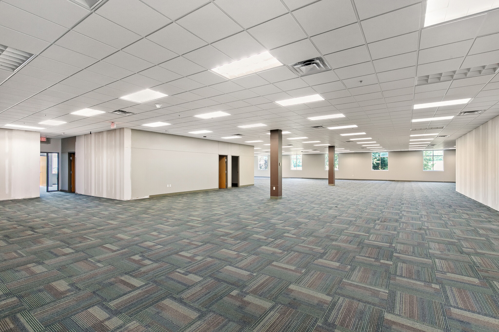 8850 NW 62nd Ave, Johnston, IA for lease Interior Photo- Image 1 of 2