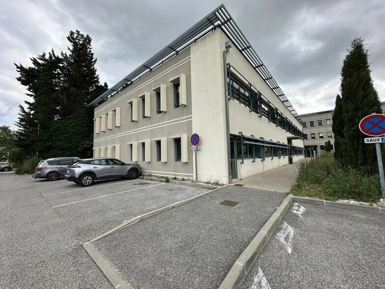 Office in Avignon for lease - Building Photo - Image 3 of 12