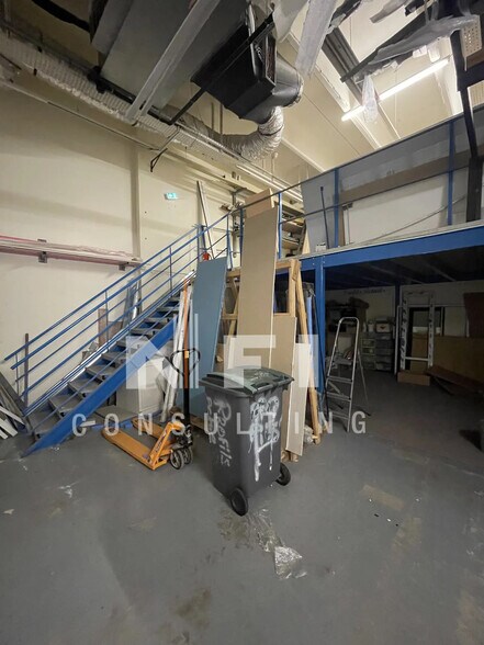 Office in Vallauris for lease - Building Photo - Image 2 of 5