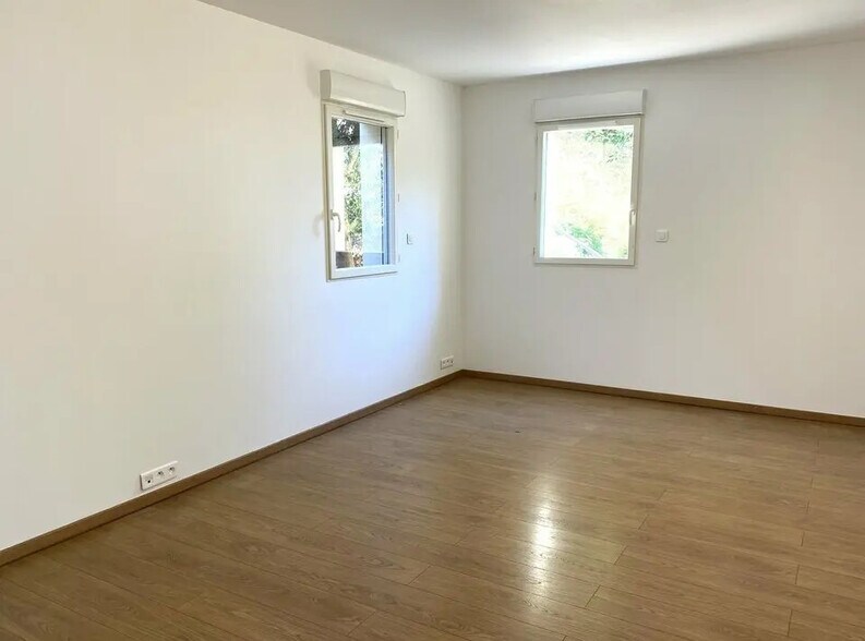 Office in Grasse for lease - Interior Photo - Image 3 of 4