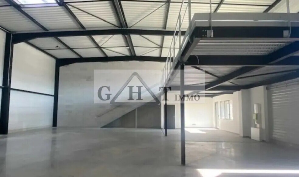 Industrial in Senlis for lease - Interior Photo - Image 2 of 4