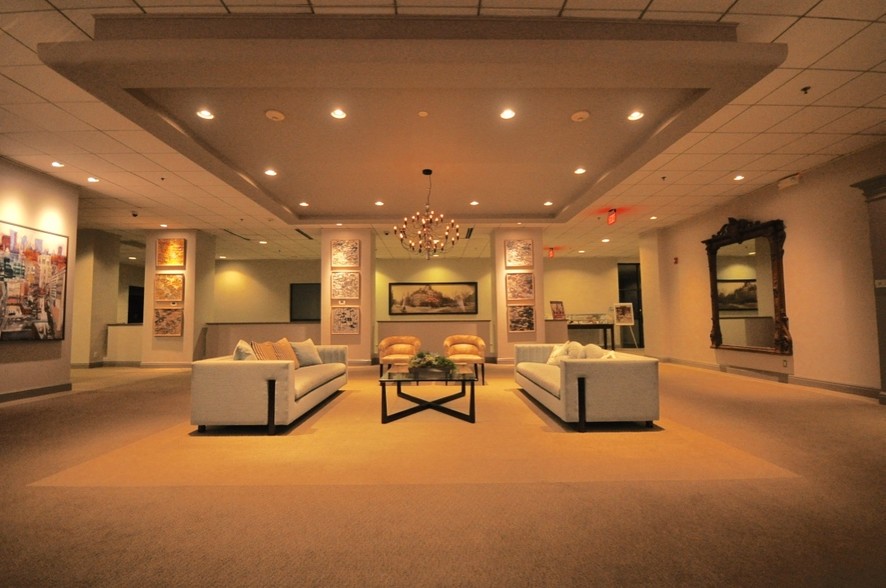 160 Commonwealth Ave, Boston, MA for sale - Interior Photo - Image 3 of 11