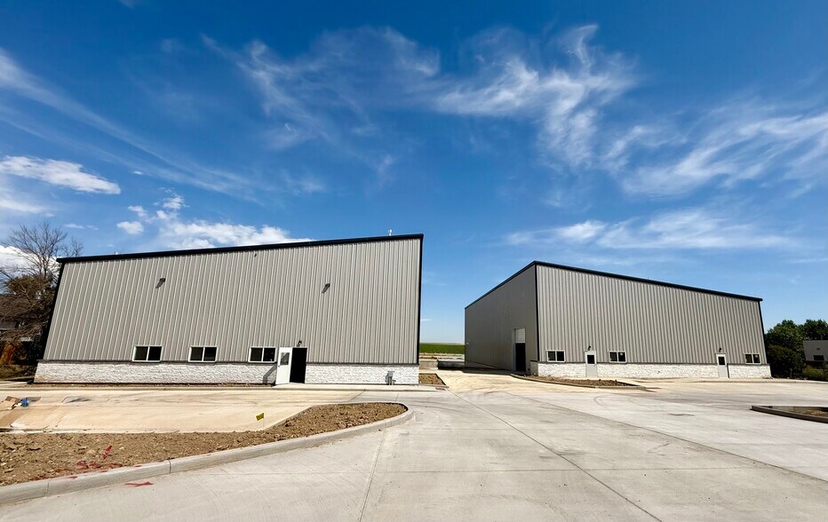 1767 Vista View Dr, Longmont, CO for sale - Building Photo - Image 3 of 15