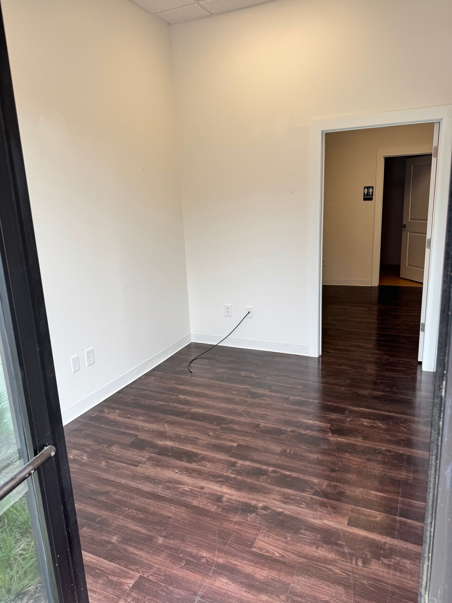 40100-40150 Moring, Chapel Hill, NC for lease Interior Photo- Image 1 of 6