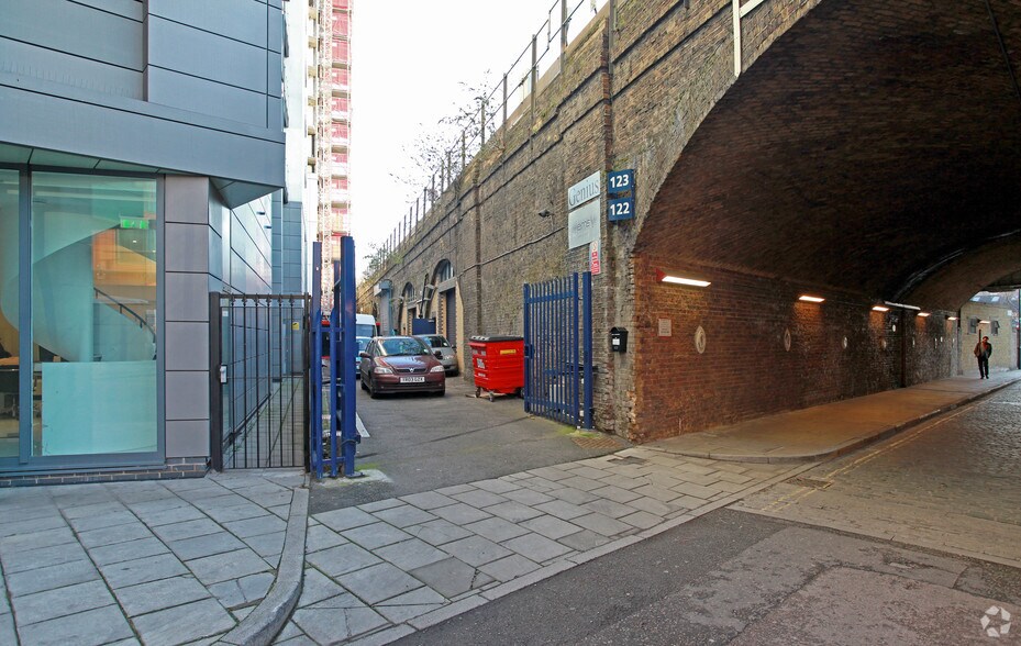 Salamanca St, London, SE11 5JS
