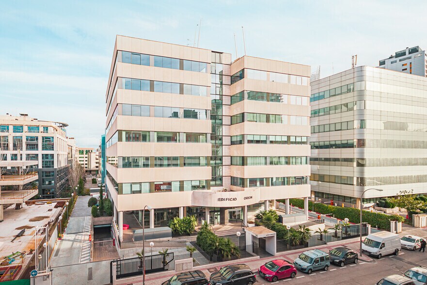 Avenida Manoteras, 26, Madrid, Madrid for lease - Building Photo - Image 1 of 5
