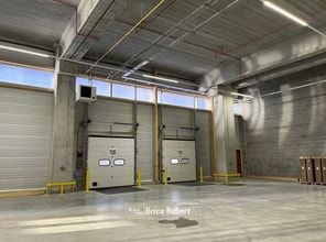 Flex in Lyon for lease Interior Photo- Image 1 of 3