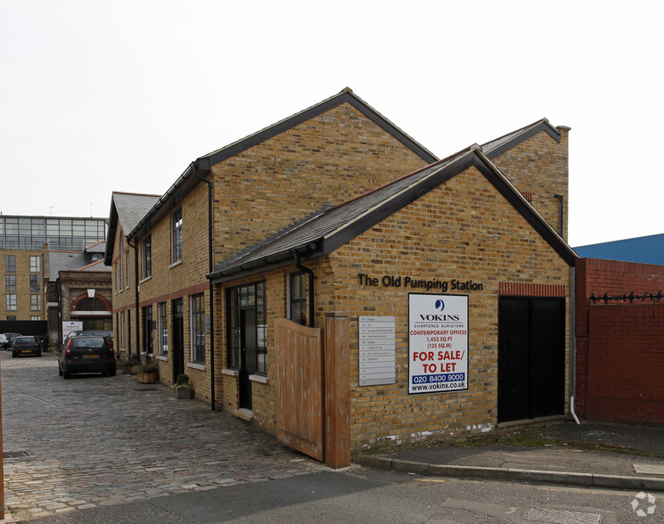 Pump Aly, Brentford for lease - Building Photo - Image 2 of 40